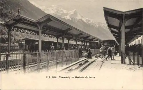 Ak Chamonix Mont Blanc Haute Savoie, Ankunft des Zuges