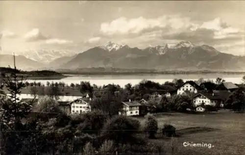 Ak Chieming in Oberbayern, Gesamtansicht, Gebirge