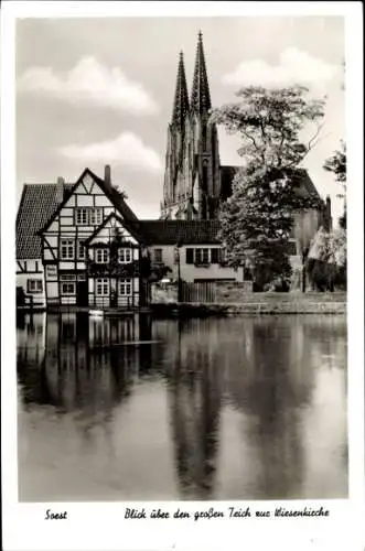 Ak Soest in Westfalen, Blick über großen Teich, Wiesenkirche, Fachwerkhäuser