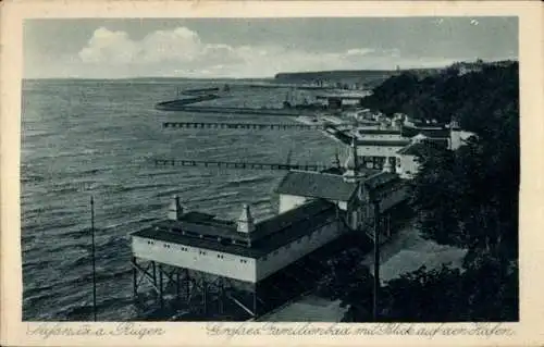 Ak Sassnitz auf der Insel Rügen, Großes Familienbad und Blick auf den Hafen