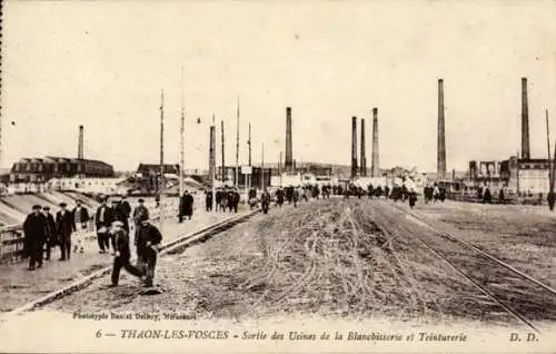 Ak Thaon les Vosges, Sortie des Usines de la Blanchisserie et Teinturerie, Schornsteine