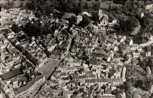 Ak Crécy en Brie Crécy la Chapelle Seine et Marne, Gesamtansicht, Luftaufnahme