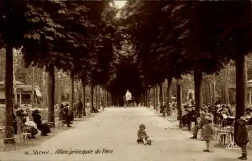 Ak Vichy Allier, Allee principale du Parc