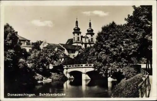 Ak Donaueschingen im Schwarzwald, Schützenbrücke, Kirche