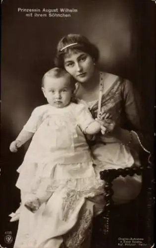 Ak Alexandra Viktoria von Schleswig Holstein Sonderburg Glücksburg mit Sohn, Ehefrau August Wilhelm