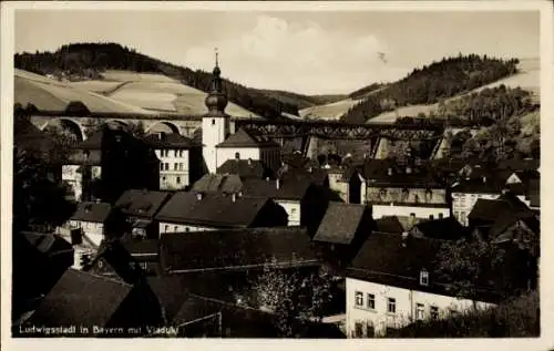 Ak Ludwigsstadt in Oberfranken, Panorama, Viadukt, Kirche