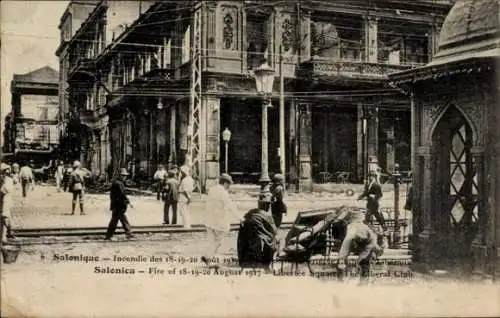 Ak Thessaloniki Griechenland, Place de la Liberté, le Club de Liberaux, Zerstörungen n. Brand 1917