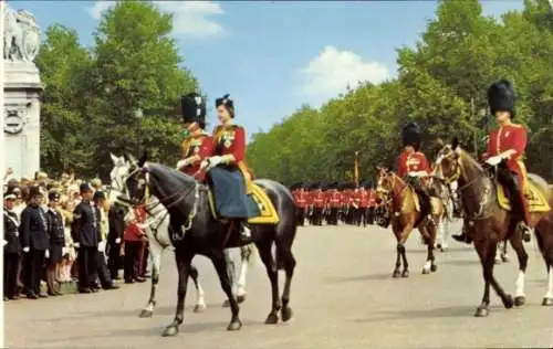 Ak Königin Elizabeth II., Garde, Zeremonie der Trooping the Colour