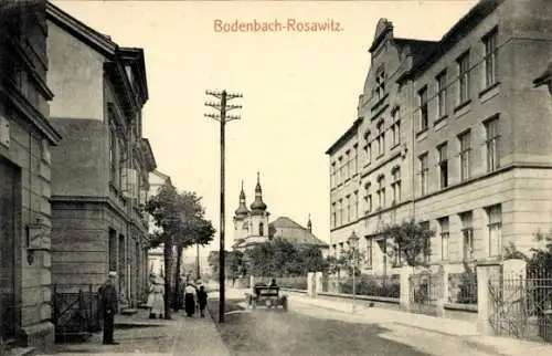 Ak Rozbělesy Rosawitz Bodenbach Děčín Tetschen an der Elbe Region Aussig, Straßenpartie, Kirche