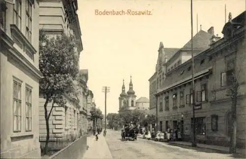 Ak Rozbělesy Rosawitz Bodenbach Děčín Tetschen an der Elbe Region Aussig, Straßenpartie, Kirche