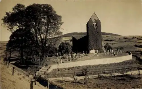 Foto Ak Lügde im Weserbergland, Kirche, Friedhof