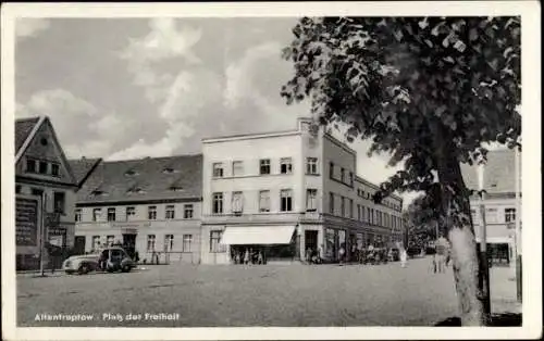 Ak Altentreptow in Mecklenburg Vorpommern, Platz der Freiheit