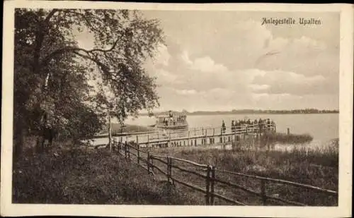 Ak Upalten Ostpreußen, Blick auf die Anlegestelle, Dampfschiff