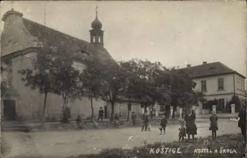 Ak Kostice Kostitz Südmähren, Kostel a Skola