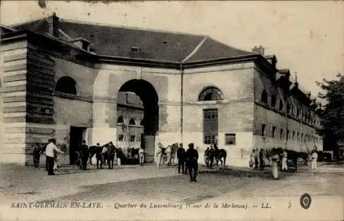 Ak Saint Germain en Laye Yvelines, Quartier du Luxembourg, Cour de la Moskowa, Pferde