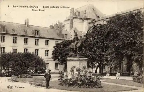 Ak Saint Cyr l’Ecole Yvelines, Spezielle Militärschule, Cour Rivoli