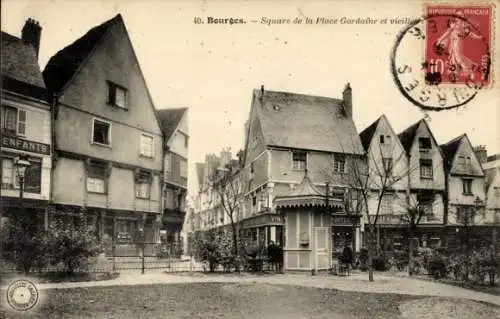 Ak Bourges Cher, Square de la Place Gordaine et vieilles