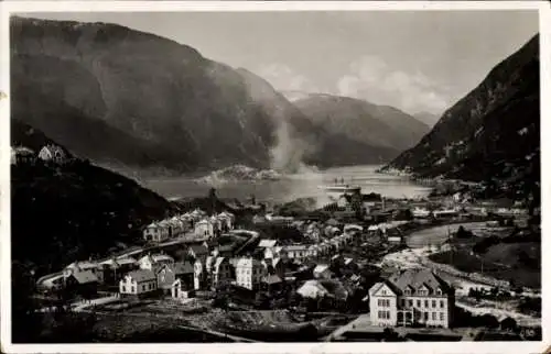 Ak Odda Norwegen, Hardangerfjord, Gesamtansicht, Dampfer