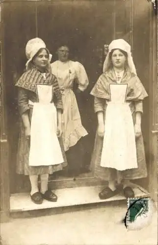 Foto Ak Frankreich, Frauen in Volkstrachten