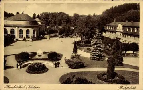 Ak Bad Kudowa Schlesien, Blick zum Kurplatz, Fontäne