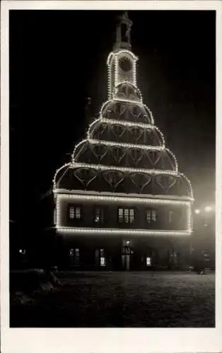 Foto Ak Zwickau in Sachsen, beleuchtetes Gewandhaus bei Nacht