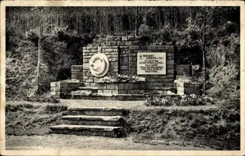 Ak Bastogne Wallonien Luxemburg, Denkmal für Corporal Cady