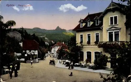 Ak Oybin in Sachsen, Blick in die Hauptstraße, Restaurant, Passanten, Autos