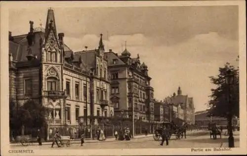 Ak Chemnitz in Sachsen, Am Bahnhof