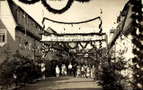 Ak Roßwein in Sachsen, Die Jugend ist eine köstliche Zeit, Schulfest