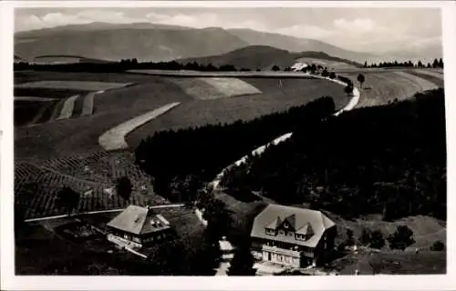 Ak Furtwangen im Schwarzwald, Fliegeraufnahme, Kurhotel Goldener Rabe