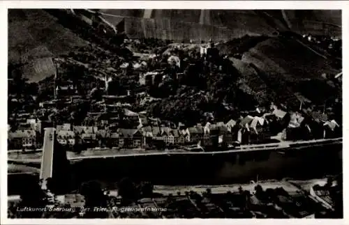 Ak Saarburg an der Saar Bezirk Trier, Blick auf den Ort, Fliegeraufnahme