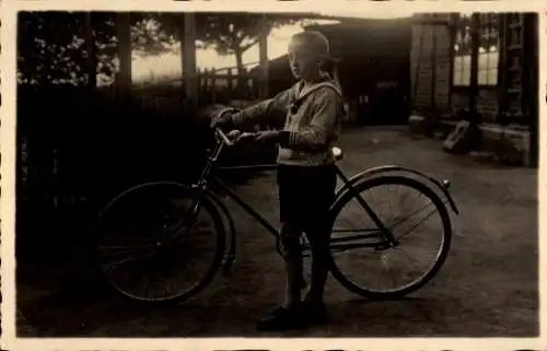 Foto Ak Junge mit Fahrrad, Otto Zimmermann, 1929/1930