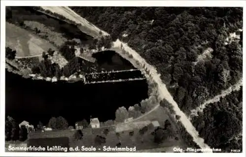 Ak Leißling an der Saale, Fliegeraufnahme v. Schwimmbad