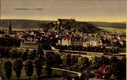 Ak Heidenheim an der Brenz Württemberg, Gesamtansicht mit Schloss Hellenstein, Eisenbahnen