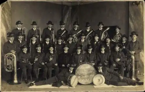 Ak Nürnberg in Mittelfranken, Kapelle der Jungschützen 1930, Gruppenbild, Musikinstrumente, Trommel