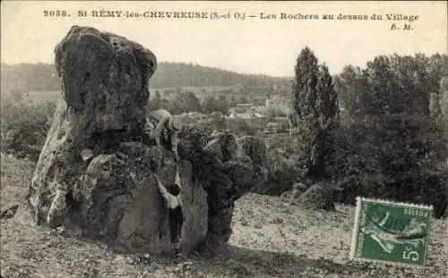 Ak Saint Rémy lès Chevreuse Yvelines, Les Rochers au dessus du Village