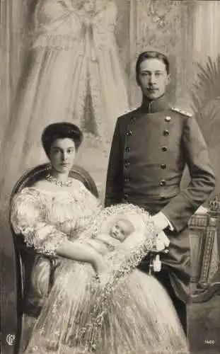 Ak Kronprinz Wilhelm von Preußen, Kronprinzessin Cecilie von Preußen, Prinz Wilhelm