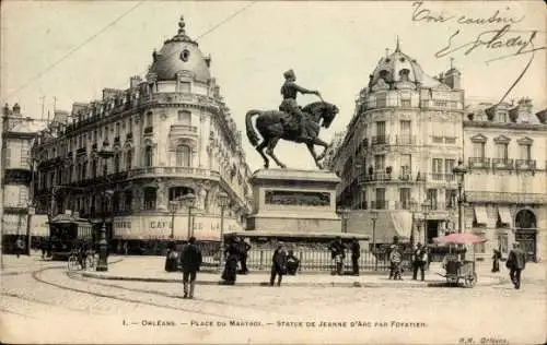 Ak Orléans Loiret, Place du Martroi, Statue de Jeanne d'Arc