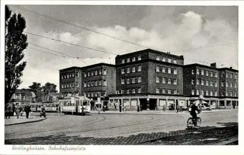 Ak Recklinghausen im Ruhrgebiet, Bahnhofsvorplatz, Eckgebäude, Straßenbahn