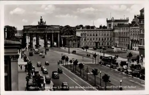 Ak Berlin Mitte, Brandenburger Tor, Unter den Linden, Ost-West-Achse