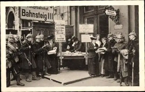 Ak Magdeburg, Hauptbahnhof, Bahnhofsmission, deutsche Soldaten, Vaterländischer Frauenverein