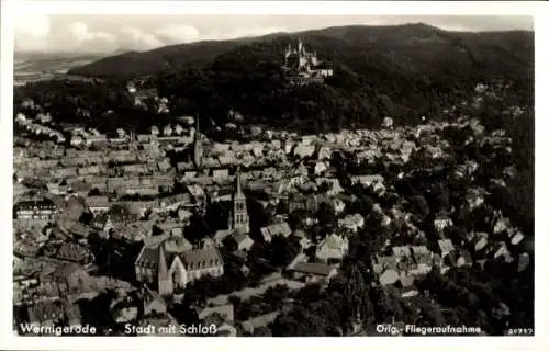 Ak Wernigerode im Harz, Fliegeraufnahme, Schloss