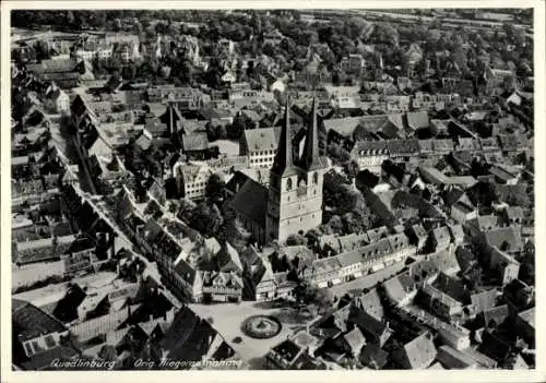 Ak Quedlinburg im Harz, Gesamtansicht, Fliegeraufnahme