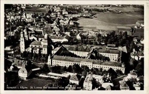 Ak Kempten im Allgäu Schwaben, Fliegeraufnahme St. Lorenz mit Residenz