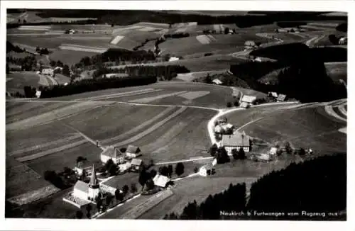 Ak Neukirch Furtwangen im Schwarzwald, Fliegeraufnahme