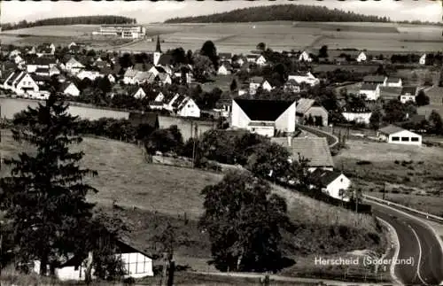 Ak Herscheid im Sauerland, Totalansicht des Ortes, Landschaft