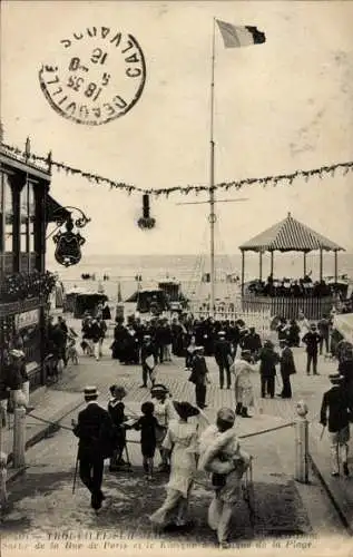 Ak Trouville sur Mer Calvados, Sortie de la Rue de Paris, Kiosque du Musique de la Plage