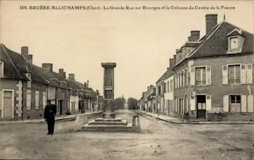 Ak Bruère Allichamps Cher, Grande Rue sur Bourges, Colonne du Centre de la France