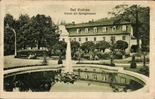 Ak Kudowa Zdrój Bad Kudowa Schlesien, Schloss mit Springbrunnen