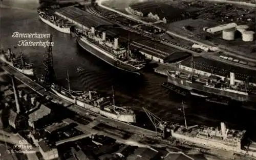 Ak Bremerhaven, Kaiserhafen, Schiffe, Fliegeraufnahme